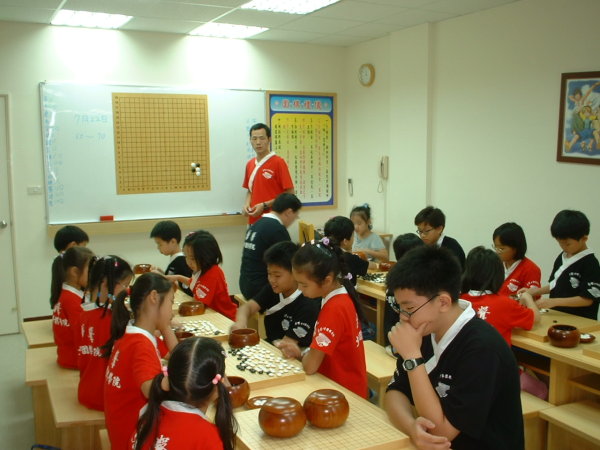 華聲中級圍棋班照片